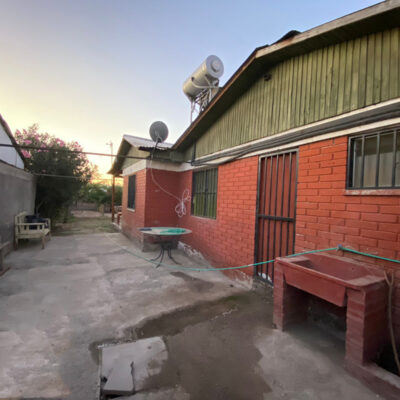 Casa con amplio patio en Colina