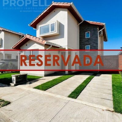 Casa con Amplio Patio en Condominio